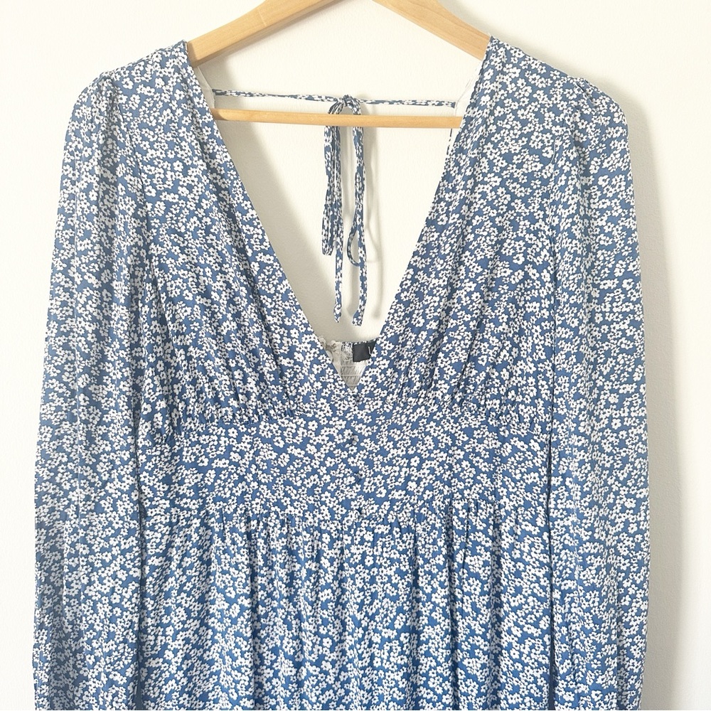 Lulu's Afternoon Out Blue Floral Print Long Sleeve Jumpsuit M NWT - Picture 4 of 14